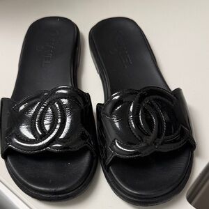 CHANEL Black Patent Leather CC Slide Sandals